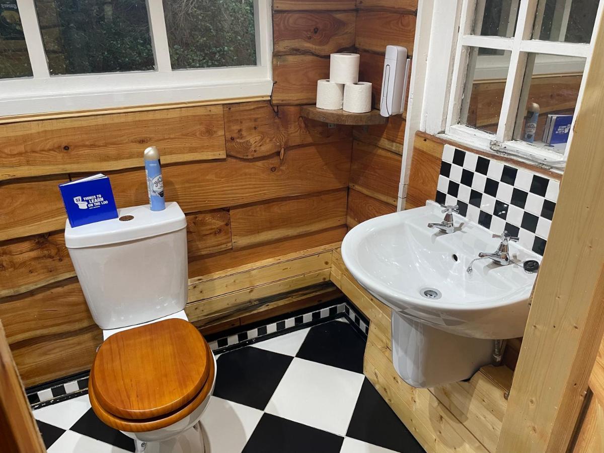 Cuckoo Cabin, Tyn Y Cwm Holiday home Eglwys-Fach